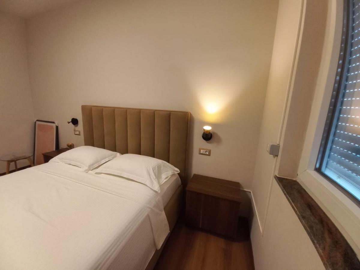 Penthouse Rooms & Aparts Tirana Esterno foto