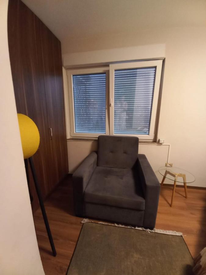 Penthouse Rooms & Aparts Tirana Esterno foto