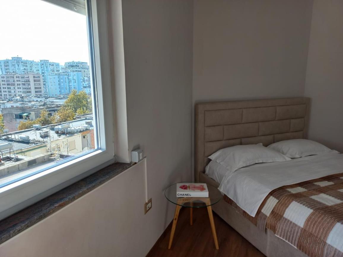 Penthouse Rooms & Aparts Tirana Esterno foto