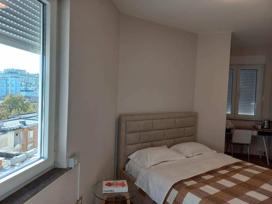Penthouse Rooms & Aparts Tirana Esterno foto