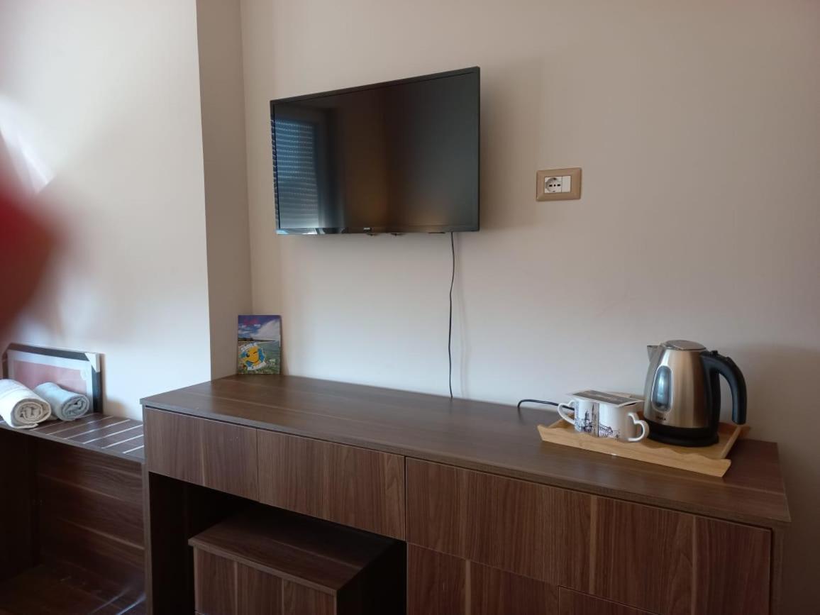 Penthouse Rooms & Aparts Tirana Esterno foto