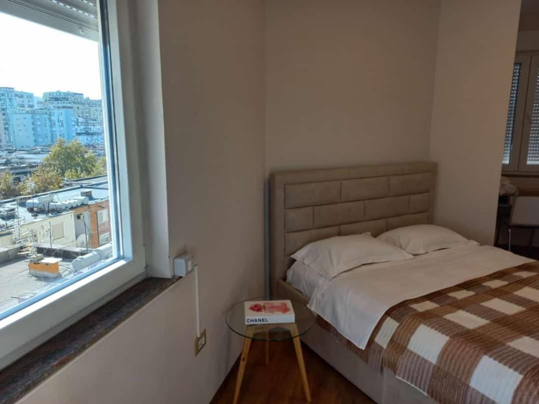 Penthouse Rooms & Aparts Tirana Esterno foto