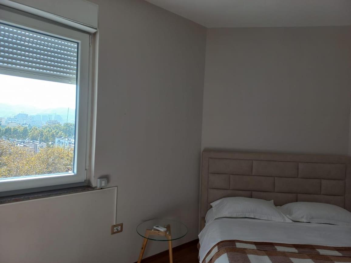 Penthouse Rooms & Aparts Tirana Esterno foto