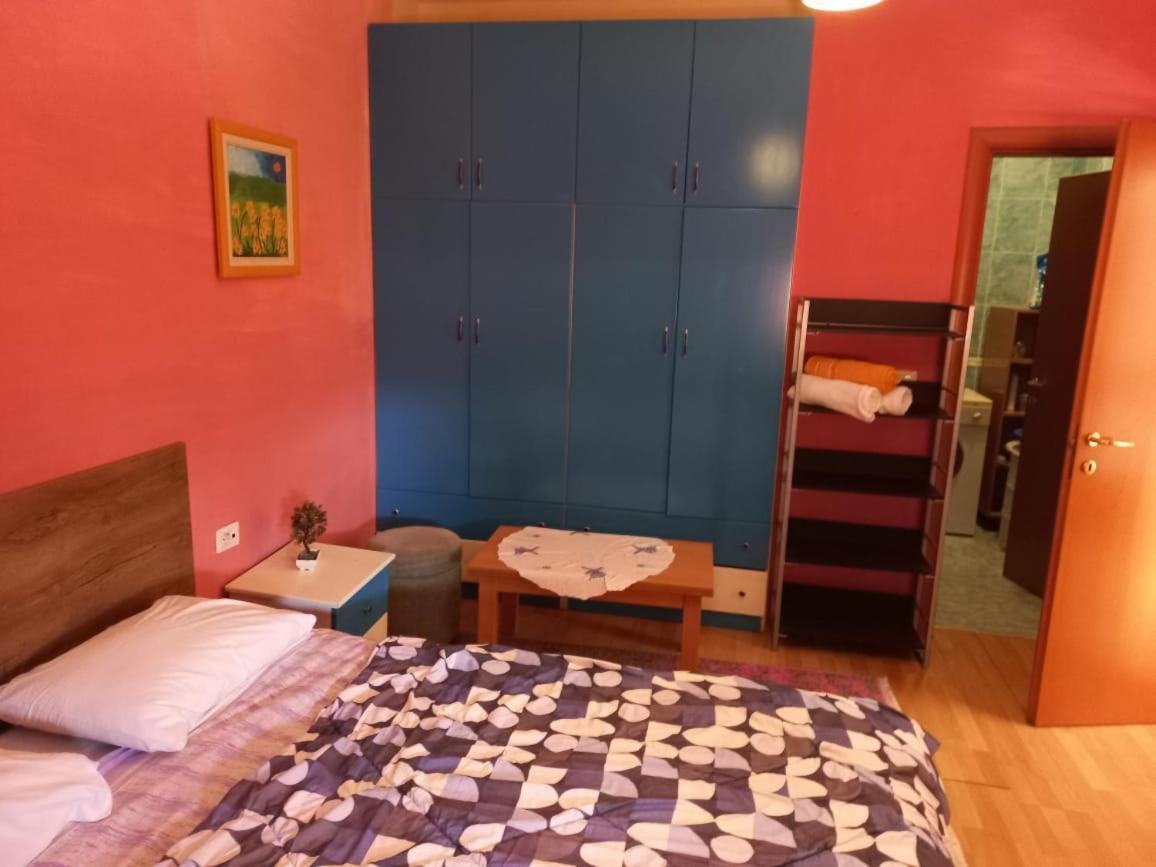 Penthouse Rooms & Aparts Tirana Esterno foto