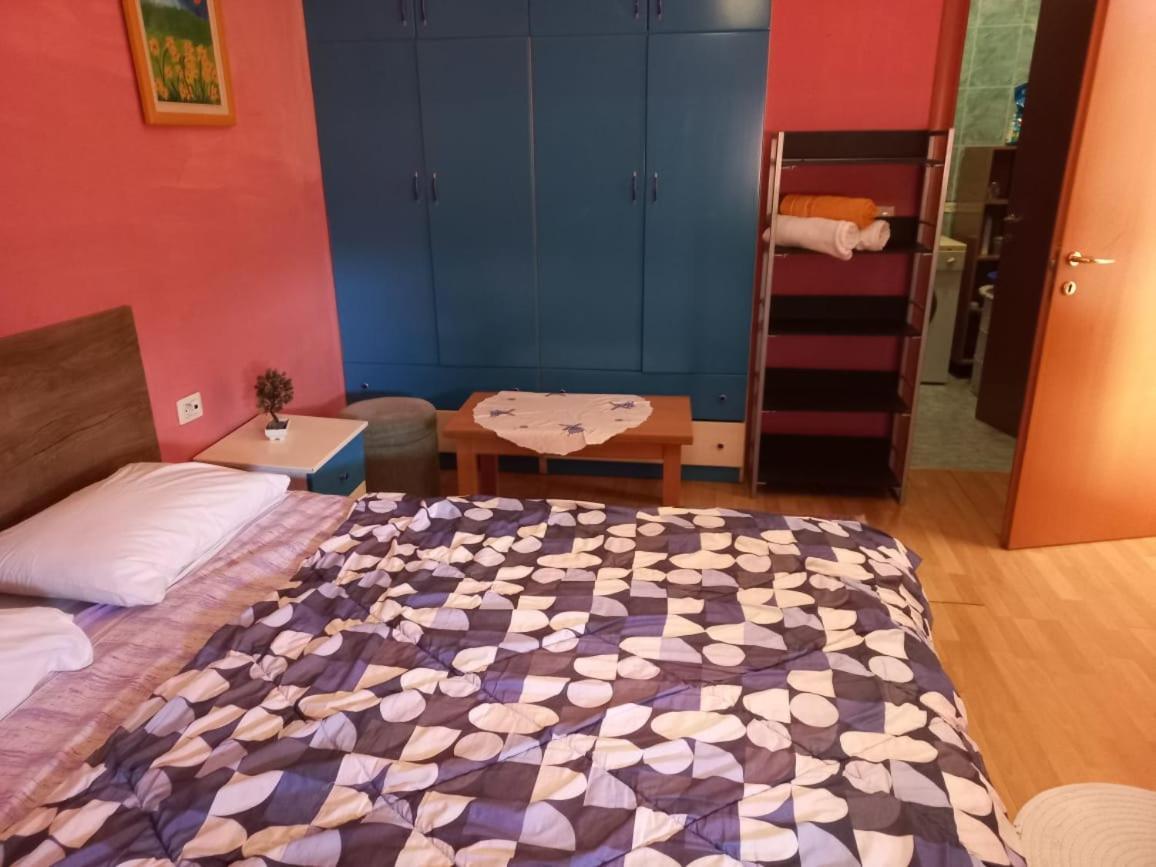 Penthouse Rooms & Aparts Tirana Esterno foto