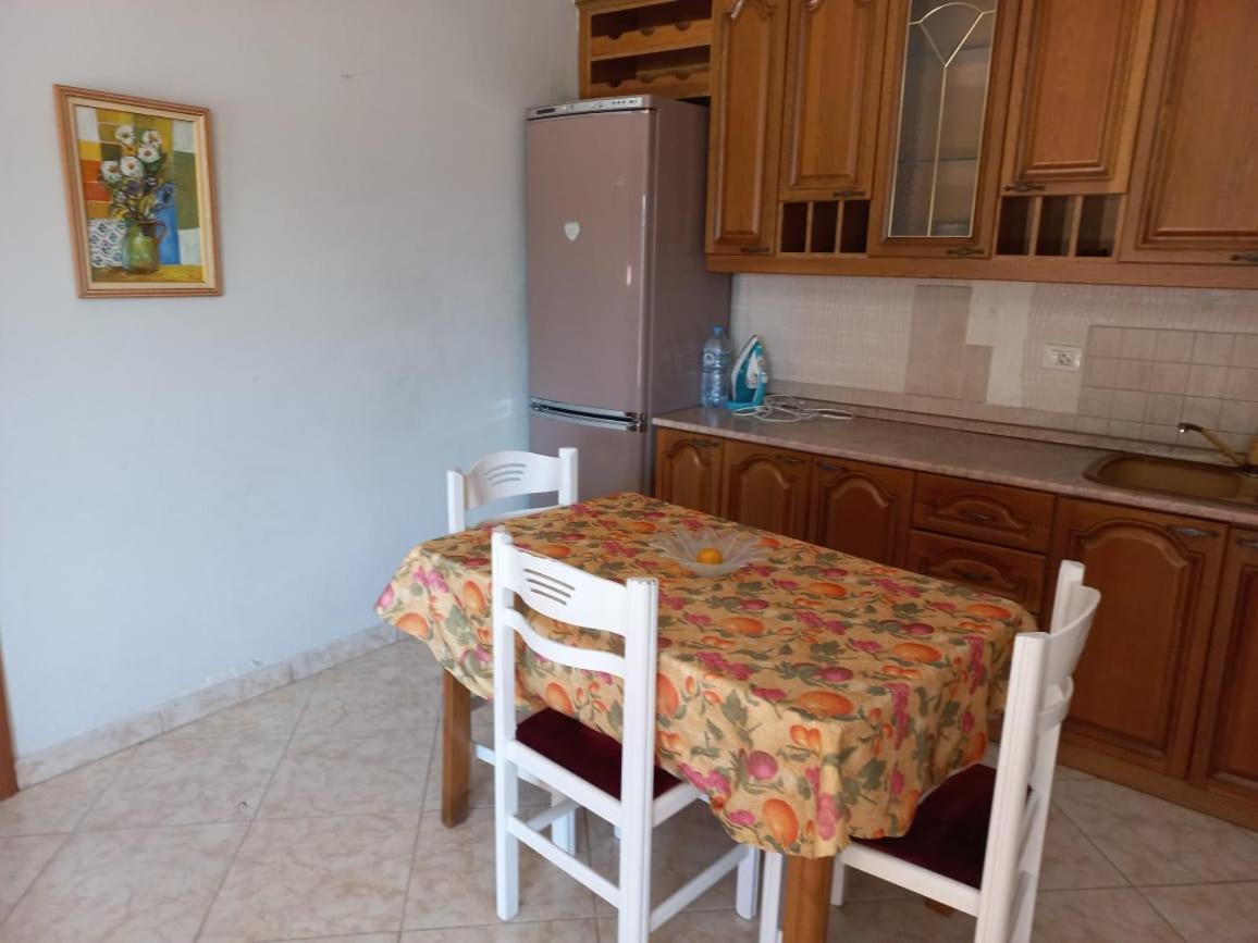 Penthouse Rooms & Aparts Tirana Esterno foto
