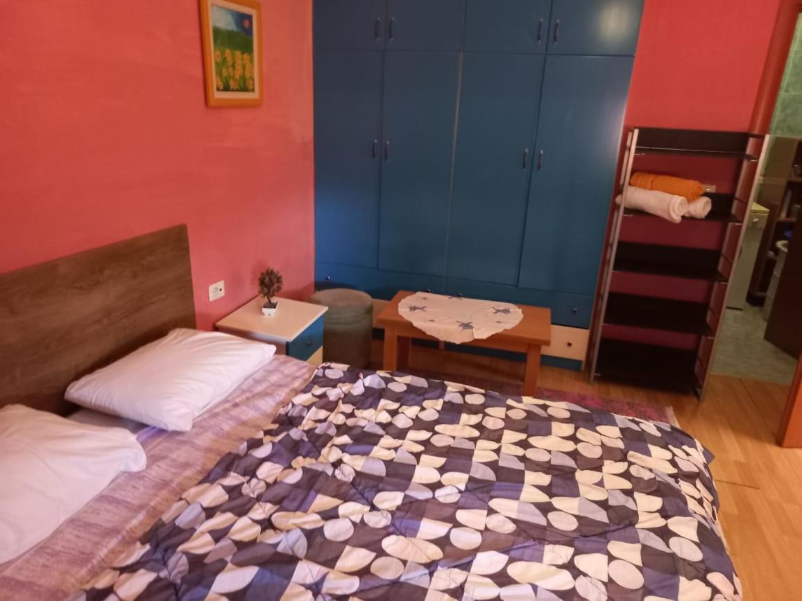 Penthouse Rooms & Aparts Tirana Esterno foto