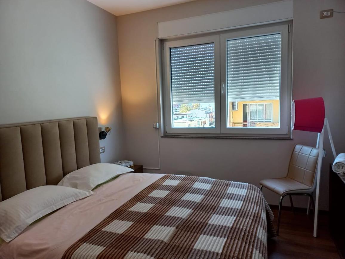 Penthouse Rooms & Aparts Tirana Esterno foto